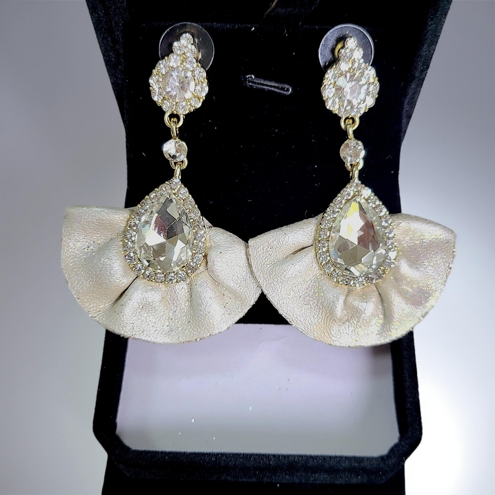 Ivory π Nino&Fibi π Collection Austrian Crystal Teardrop Petals Earrings - Picture 1 of 4